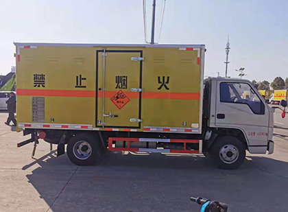 永康爆破器材运输车工人安全操作规范与智能技术保障
